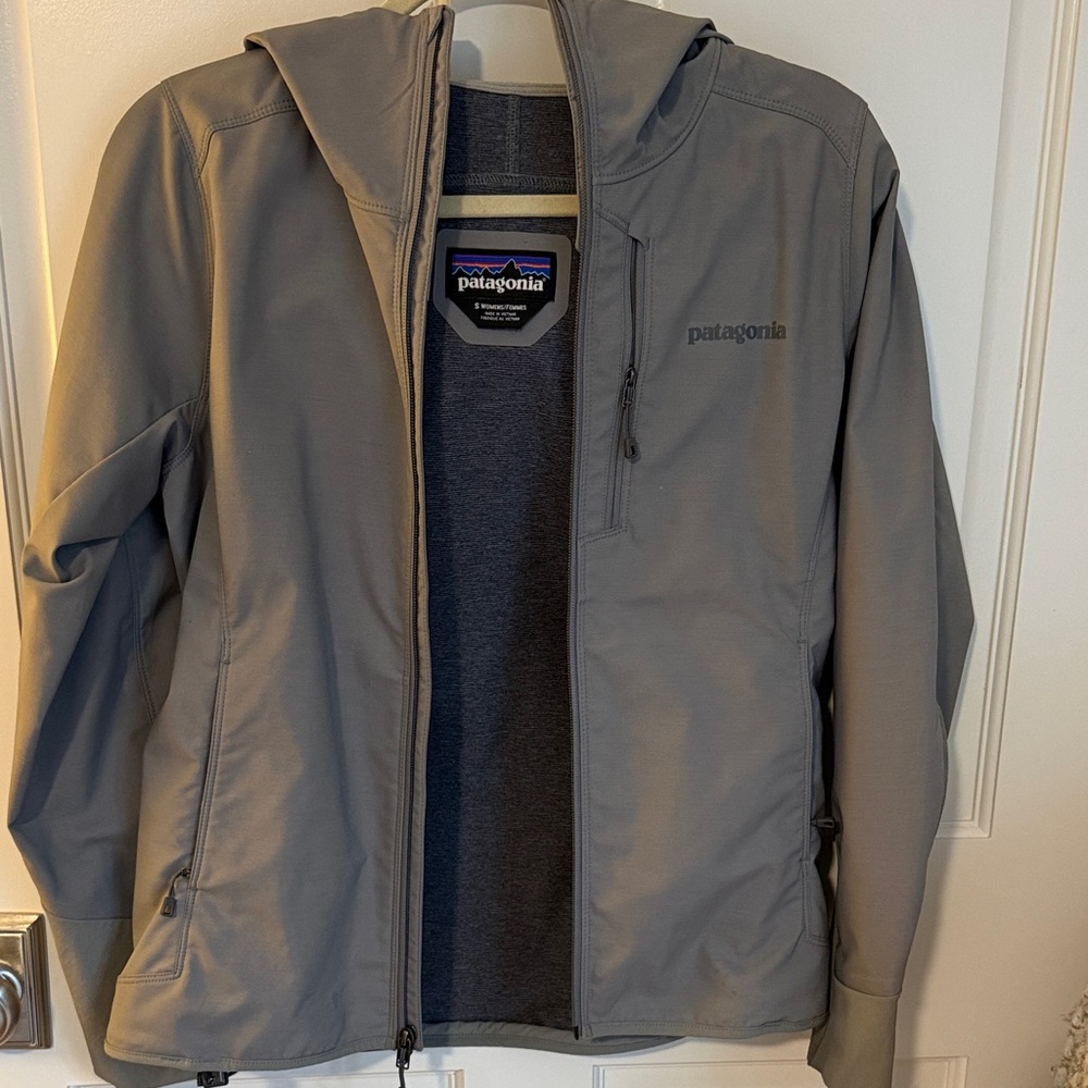 Patagonia Woman’s Gray Hooded Jacket